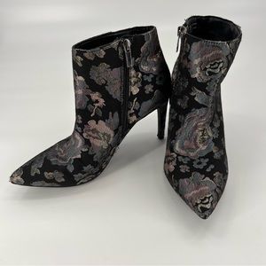 A New Day Floral Tapestry Heeled Booties Size 9
